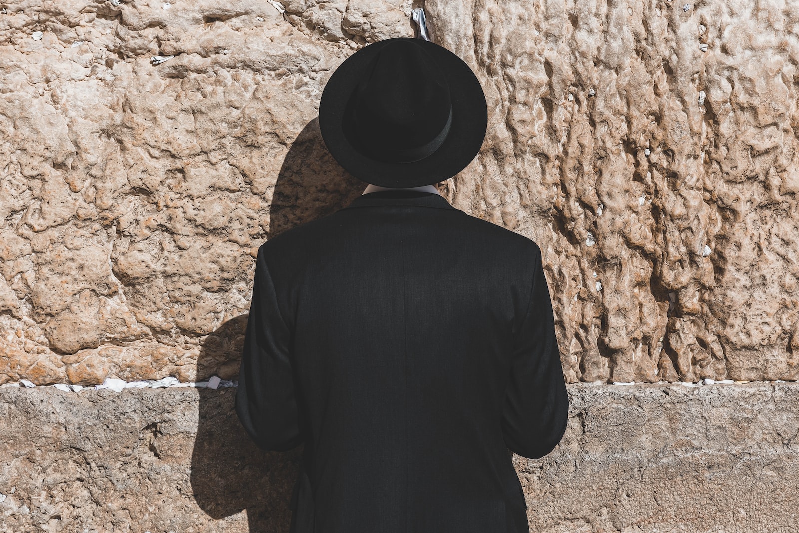 Man praying in Israel